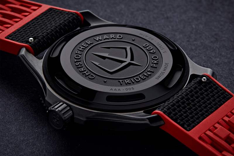 克里斯托弗-沃德C60 Abyss黑色不銹鋼DLC拉絲手表-復(fù)刻表