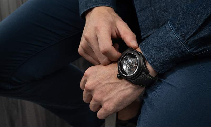 大膽狂放！泡泡里的幽冥綠光｜Corum Bubble X Ray自動腕表-復刻表