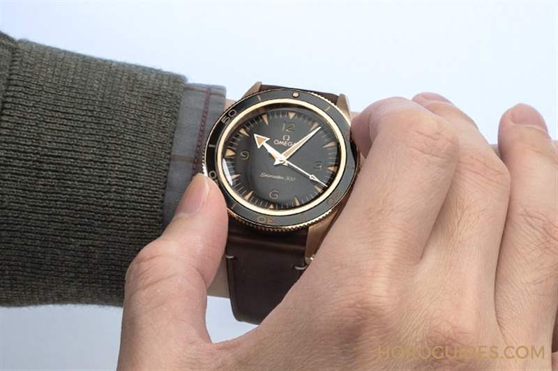 歐米茄第一只青銅表!Seamaster 300 Bronze Gold專(zhuān)利青銅金-復(fù)刻表