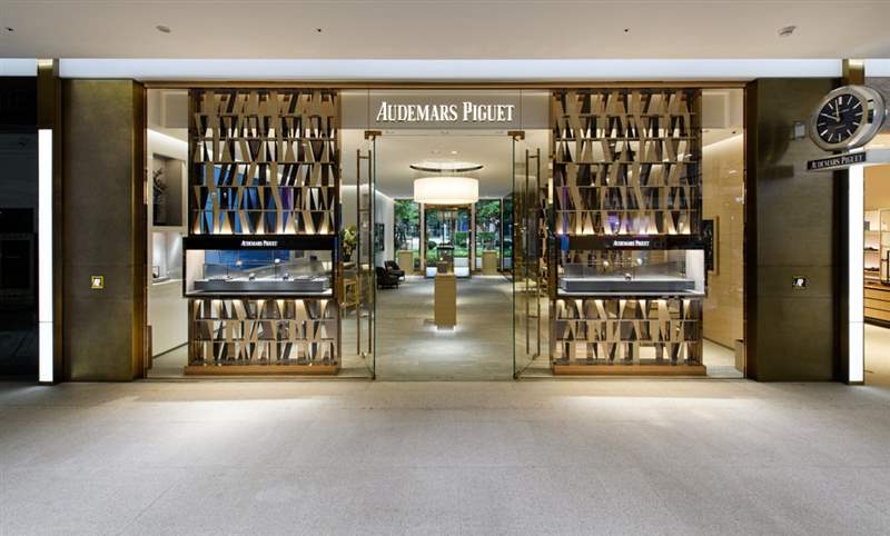 愛彼遠(yuǎn)百信義A13概念店全新開幕，盧廣仲秀Code 11.59酒紅計時碼表獻(xiàn)唱-復(fù)刻表