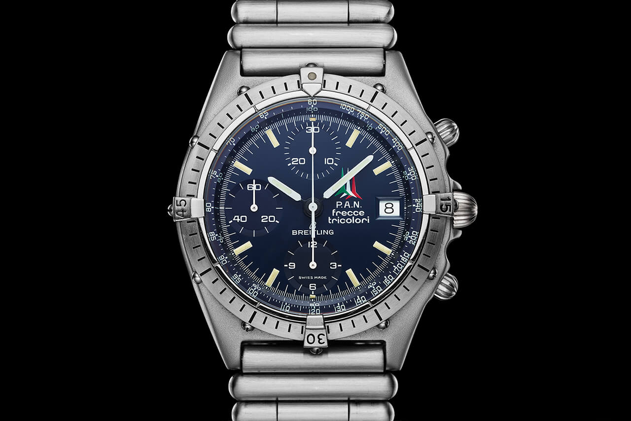 百年靈 Chronomat B01 42 Frecce Tricolori 限量版，藍色表盤和同色計時盤
