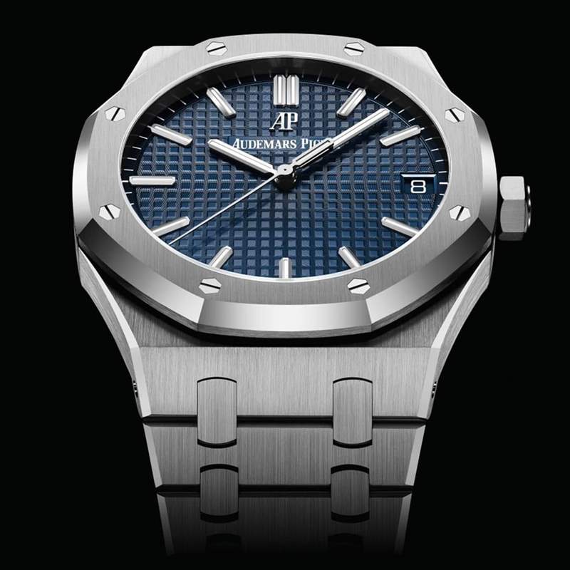 15450ST藍(lán)面的行情向來最高,目前更已衝到62,700美金的水準(zhǔn)。(Source:IG@audemarspiguet) AP皇家橡樹絕版15450ST手表最新行情藍(lán)色面盤比灰銀款貴2萬美金-復(fù)刻表