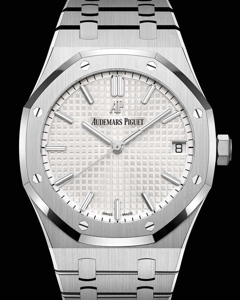 15450ST銀面目前二級市場價(jià)格約40,100美金(Source:IG@audemarspiguet) AP皇家橡樹絕版15450ST手表最新行情藍(lán)色面盤比灰銀款貴2萬美金-復(fù)刻表