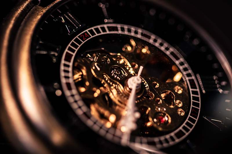 (圖片來源:@Lucas Santos/Unsplash) 讓時間永留情感與回憶鐘表收藏家細數(shù)三十年珍藏冷知識-復(fù)刻表