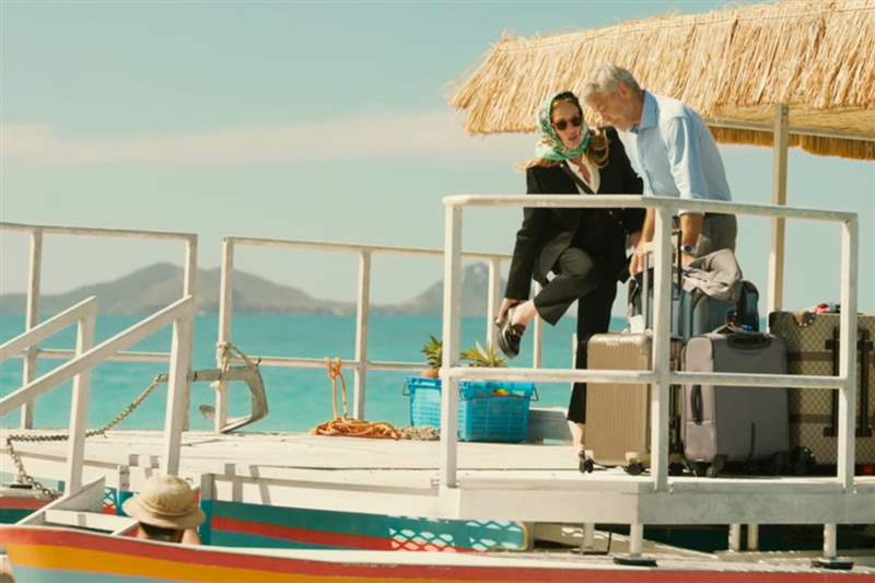 看電影喬治克魯尼試圖阻止他女兒的婚禮穿著歐米茄海馬Aqua Terra在“天堂門(mén)票”中-復(fù)刻表