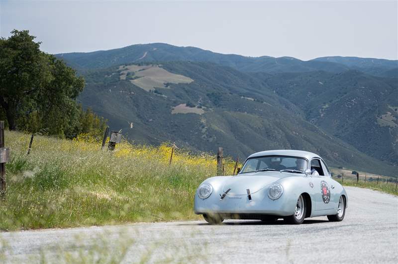 駕駛California Mille 復(fù)古跑車?yán)惖囊惶欤宕魇挵钔蟊?復(fù)刻表