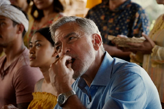 看電影喬治克魯尼試圖阻止他女兒的婚禮穿著歐米茄海馬Aqua Terra在“天堂門(mén)票”中-復(fù)刻表