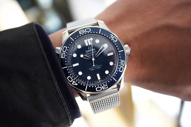 James Bond登上銀幕60年！全新OMEGA James Bond 60周年Seamaster Diver 300M登場-復(fù)刻表