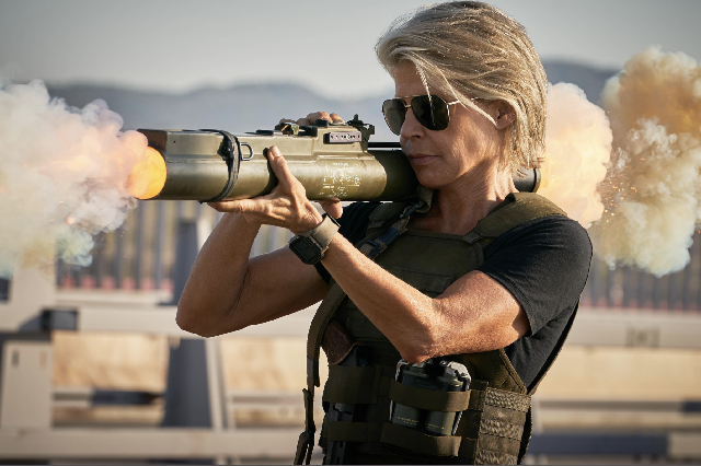 看電影琳達(dá)漢密爾頓殺死了戴著數(shù)字尼克松手表的電子人,在她的回歸中飾演莎拉康納在“終結(jié)者:黑暗命運(yùn)”中-復(fù)刻表