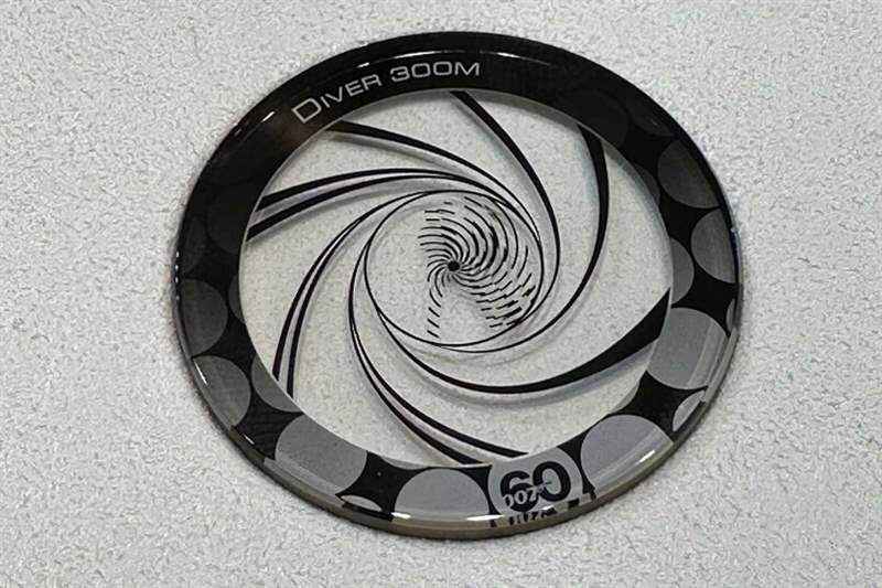 James Bond登上銀幕60年！全新OMEGA James Bond 60周年Seamaster Diver 300M登場-復(fù)刻表
