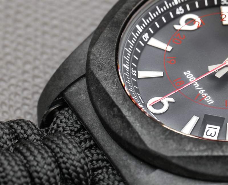 維氏瑞士軍INOX碳Naimakka傘繩表帶手表評論-復刻表