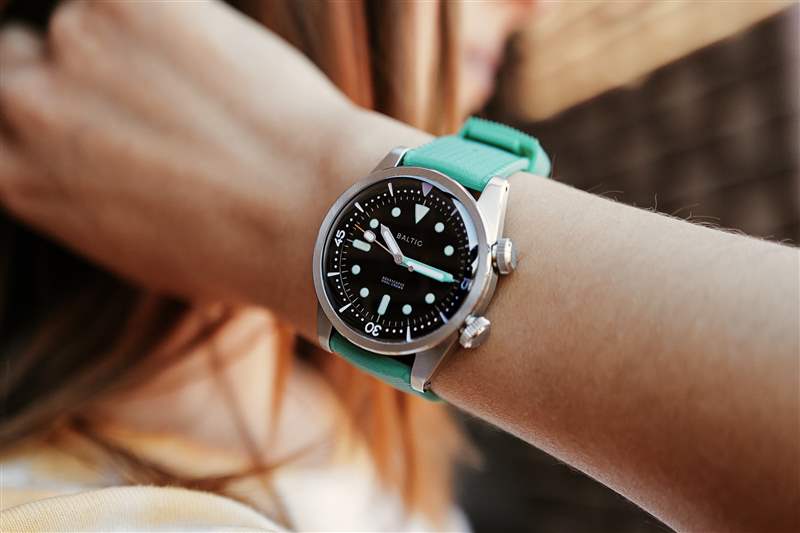 動手移動Rugrats波羅的海5周年紀念手表是90年孩子的夢想-復(fù)刻表