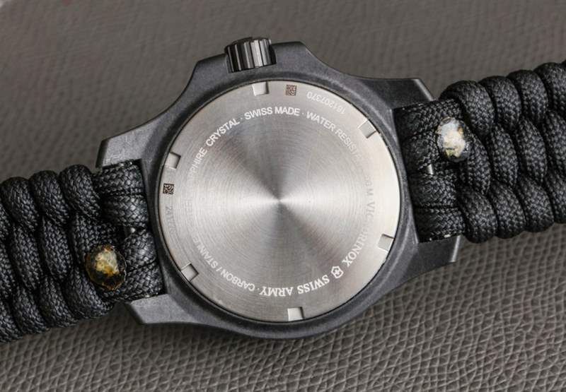 維氏瑞士軍INOX碳Naimakka傘繩表帶手表評論-復刻表
