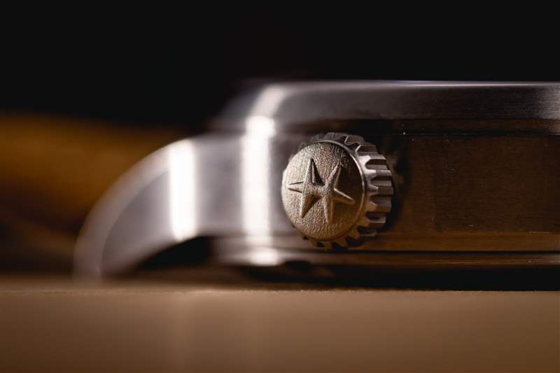 推出全新漢密爾頓卡其野戰系列鈦金屬自動腕表，演繹經典設計-復刻表