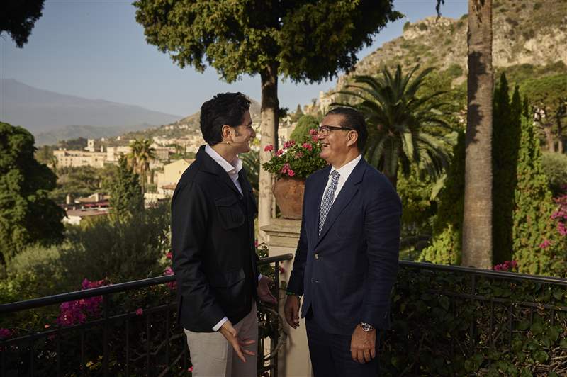 圖片報道Jacob & Co. 在西西里島舉行了一場盛大的盛會，發(fā)布了一款狂野的新“教父”手表-復刻表