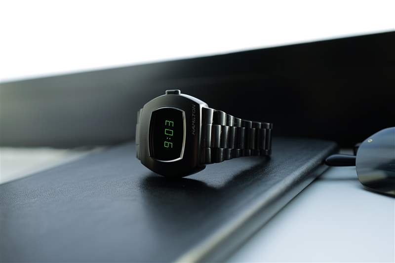 親身體驗我們參加了“黑客帝國”首映式，并在大屏幕上看到了一些漢密爾頓手表-復(fù)刻表