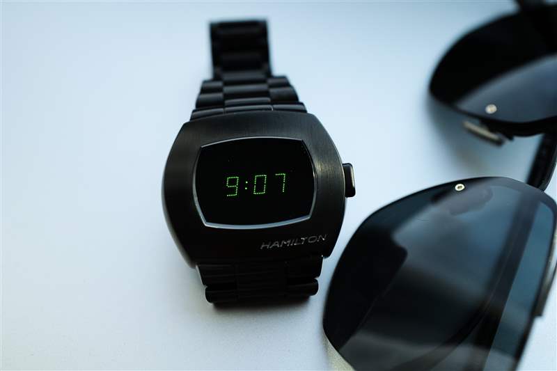 親身體驗我們參加了“黑客帝國”首映式，并在大屏幕上看到了一些漢密爾頓手表-復(fù)刻表