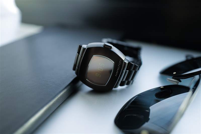 親身體驗我們參加了“黑客帝國”首映式，并在大屏幕上看到了一些漢密爾頓手表-復(fù)刻表