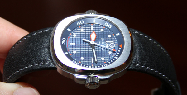 約翰艾薩克日內(nèi)瓦波濤洶涌的海浪手表評(píng)論-復(fù)刻表