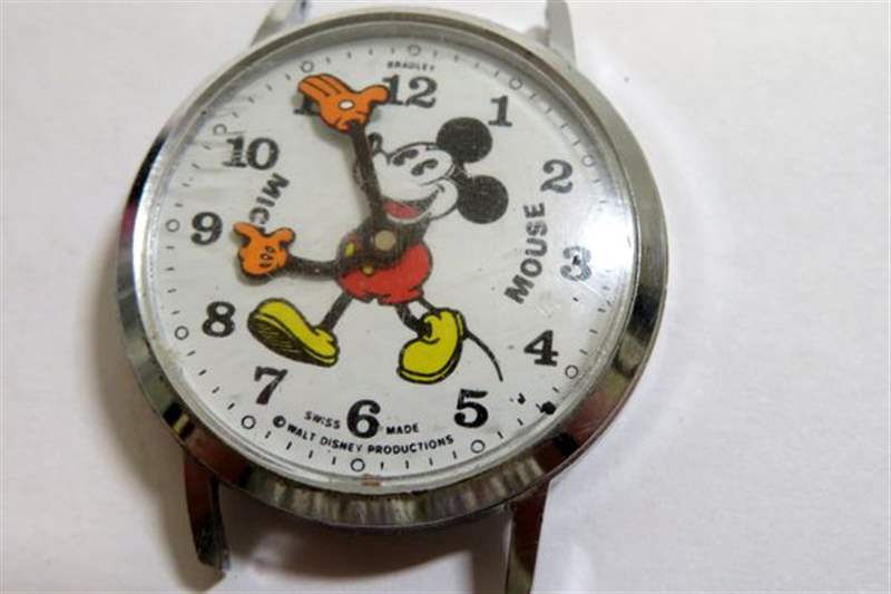 湯姆漢克斯在《天使與惡魔》中佩戴米老鼠手表-復(fù)刻表