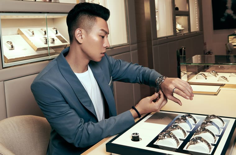 「行走的費(fèi)洛蒙」瘦子E.SO成為臺灣歐米茄首位品牌大使搶先佩戴夏日藍(lán)色海馬手表-復(fù)刻表