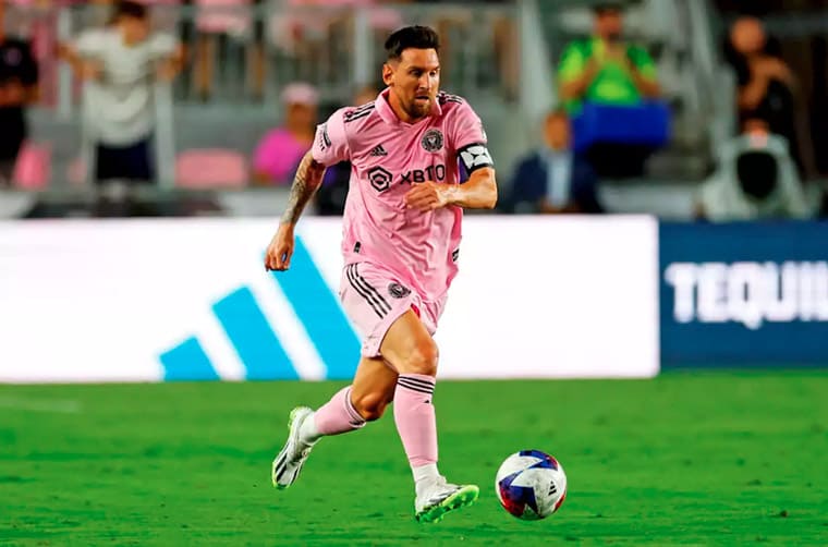 系金耶嗎？網(wǎng)傳足球巨星梅西戴一款 “球王專屬隱藏版” 紫色PP金鷹5811-復(fù)刻表