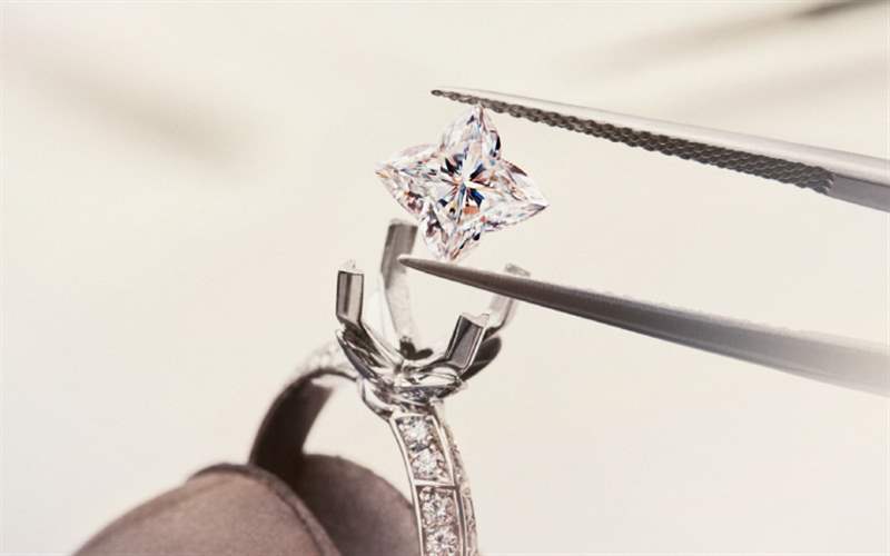 Louis Vuitton推出LV Diamonds系列:標志性LV Monogram星形鉆石切割-復刻表