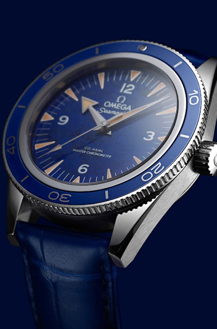 百萬價(jià)格寶石面盤自動(dòng)三針表AP CODE 11.59與歐米茄海馬300米比較-復(fù)刻表