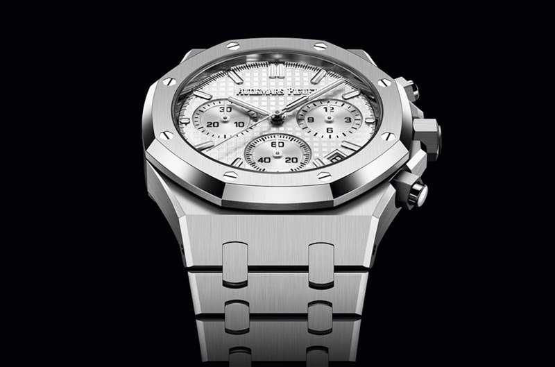 不鏽鋼白面皇家橡樹(shù)自動(dòng)上鍊計(jì)時(shí)碼錶原本行情就是三款中較低的,一年前後它的身價(jià)也下滑達(dá)40%。(AUDEMARS PIGUET) AP皇家橡樹(shù)最新行情出爐愛(ài)彼自動(dòng)計(jì)時(shí)碼表一年前后價(jià)格縮水4成-復(fù)刻表